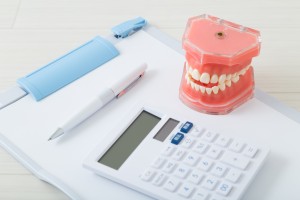 歯列矯正　値段