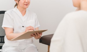 歯科カウンセラーと患者のカウンセリングイメージ