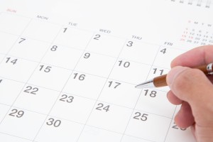 カレンダーに予定を書き込むイメージ