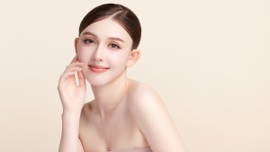 女性モデルの顔