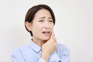 歯痛の女性