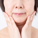 中年女性の口元