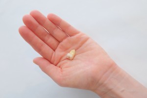 １本の歯を持つ手