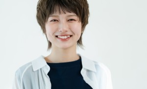 八重歯の女性