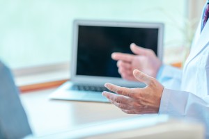 歯科医師と患者のイメージ