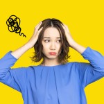 落ち込んでいる女性のイメージ